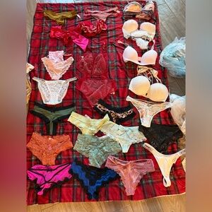 Victoria's Secret Lace and Mesh Bra 32DD , 32D and panties size xs,s